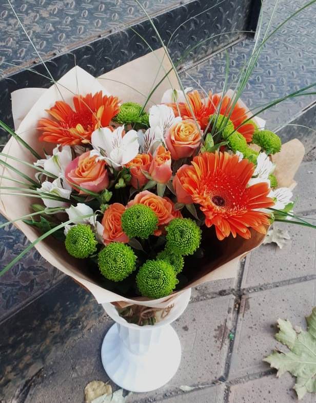 Букет цветов из: Герберы, Хризантемы, Альстромерии и Розы в Усинске