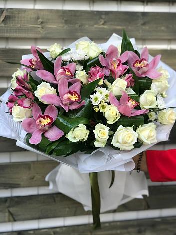 Букет цветов из: Розы и Хризантемы в Усинске