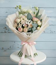 Букет цветов из:  Розы и Лизиантусы в Усинске