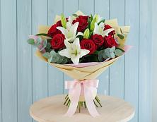 Букет цветов из:  Лилии и Розы #REPLACE_PRED# Усинске