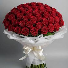 Букет 101 Красная роза Блэк Мэджик в Усинске