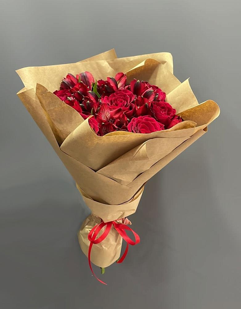 Букет цветов из: Альстромерии и Розы в Усинске