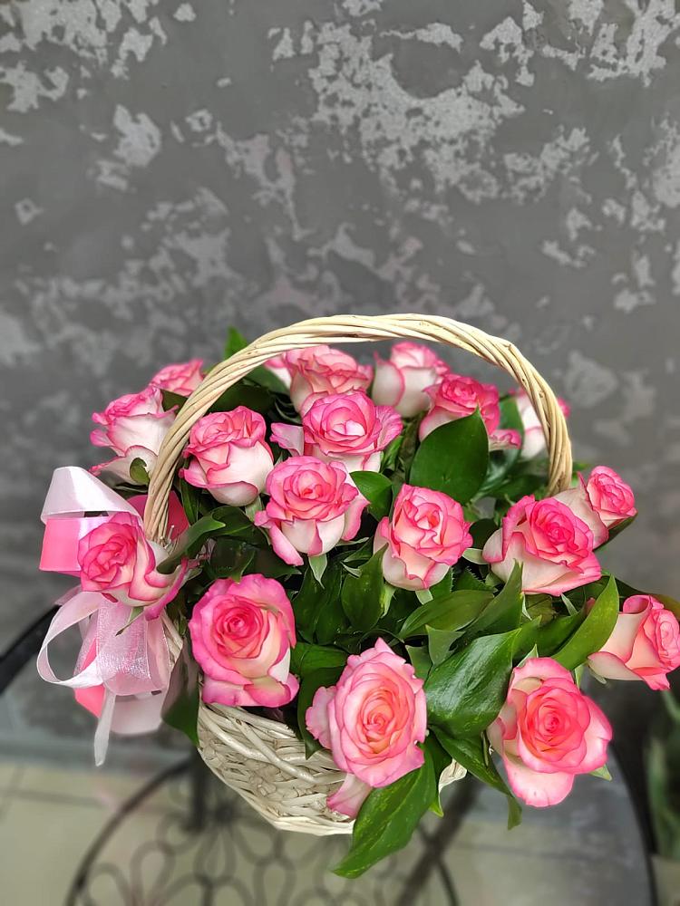 Цветочная композиция из Розы в корзине в Усинске