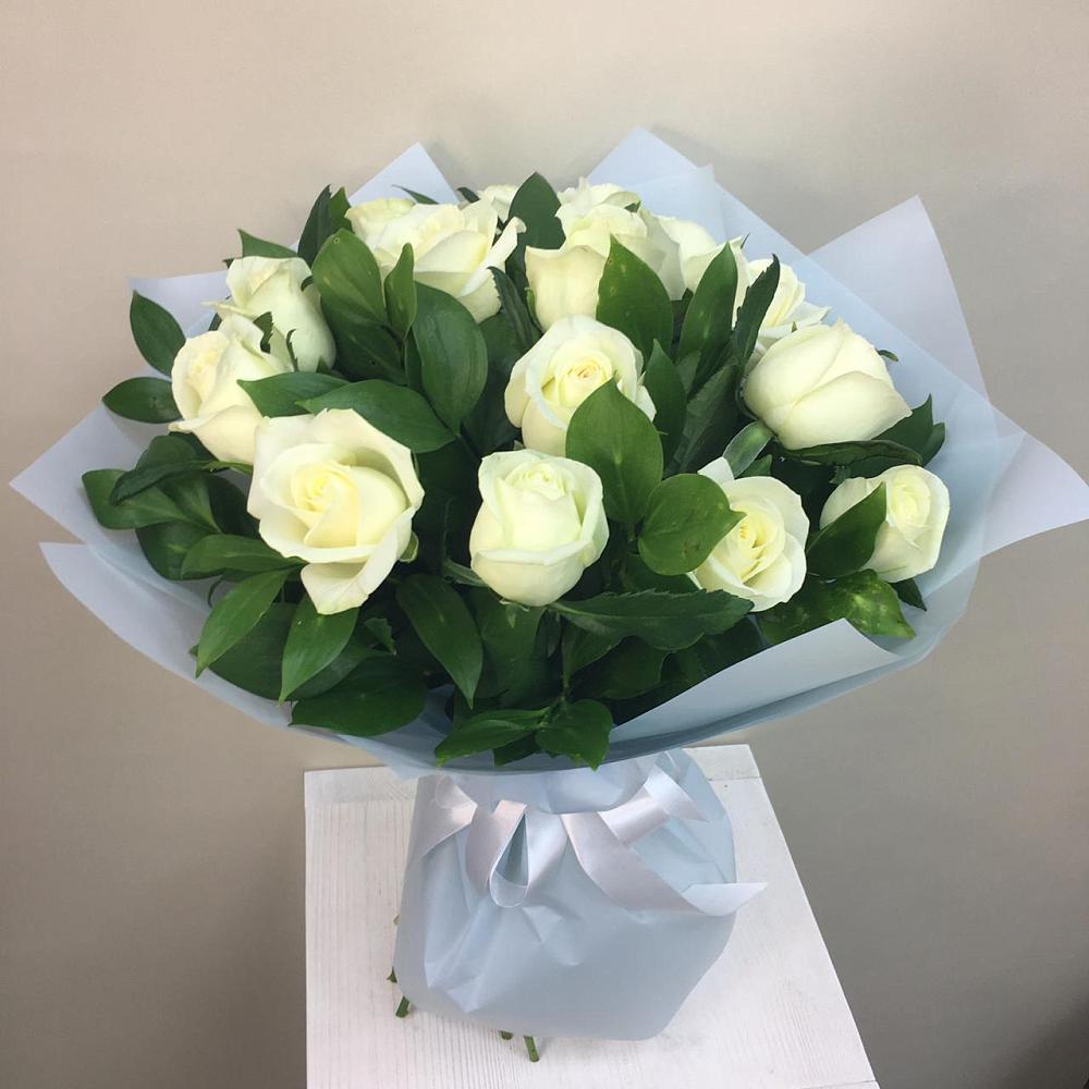 Букет 15 Белых роз Проуд в Усинске