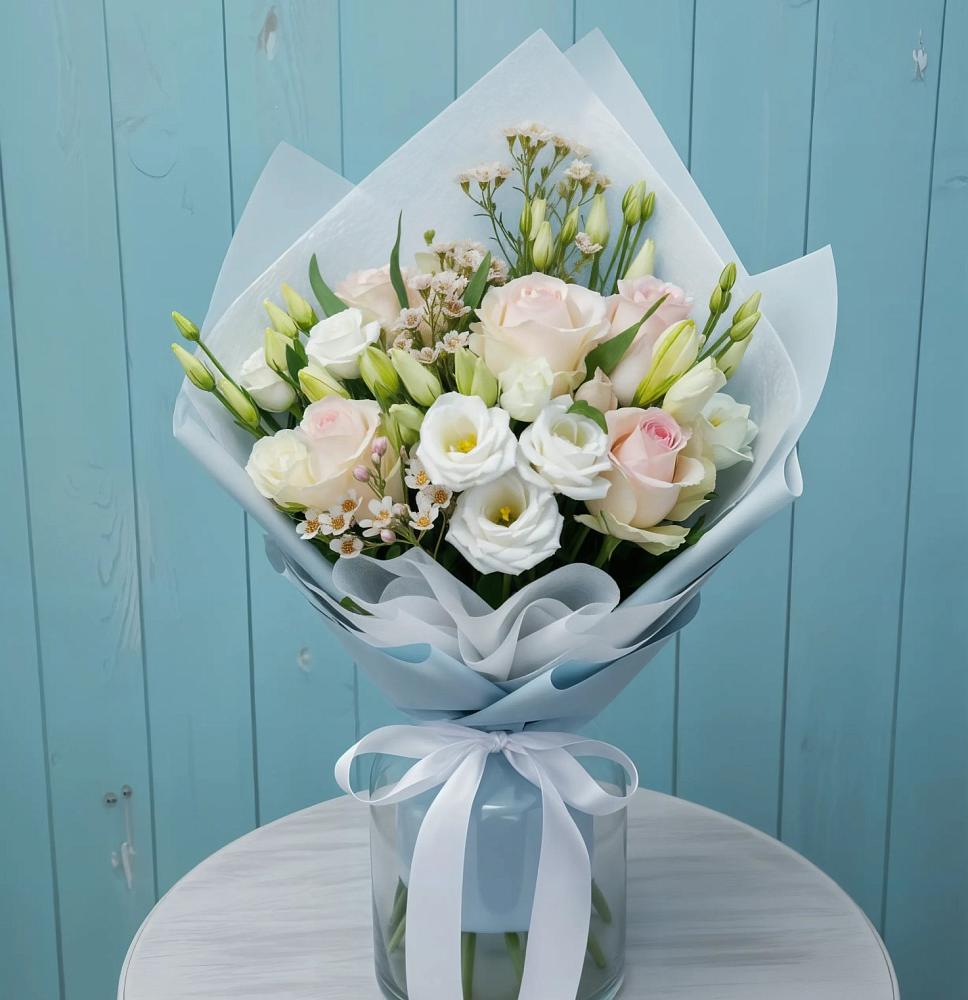 Букет цветов из: Розы и Лизиантусы в Усинске