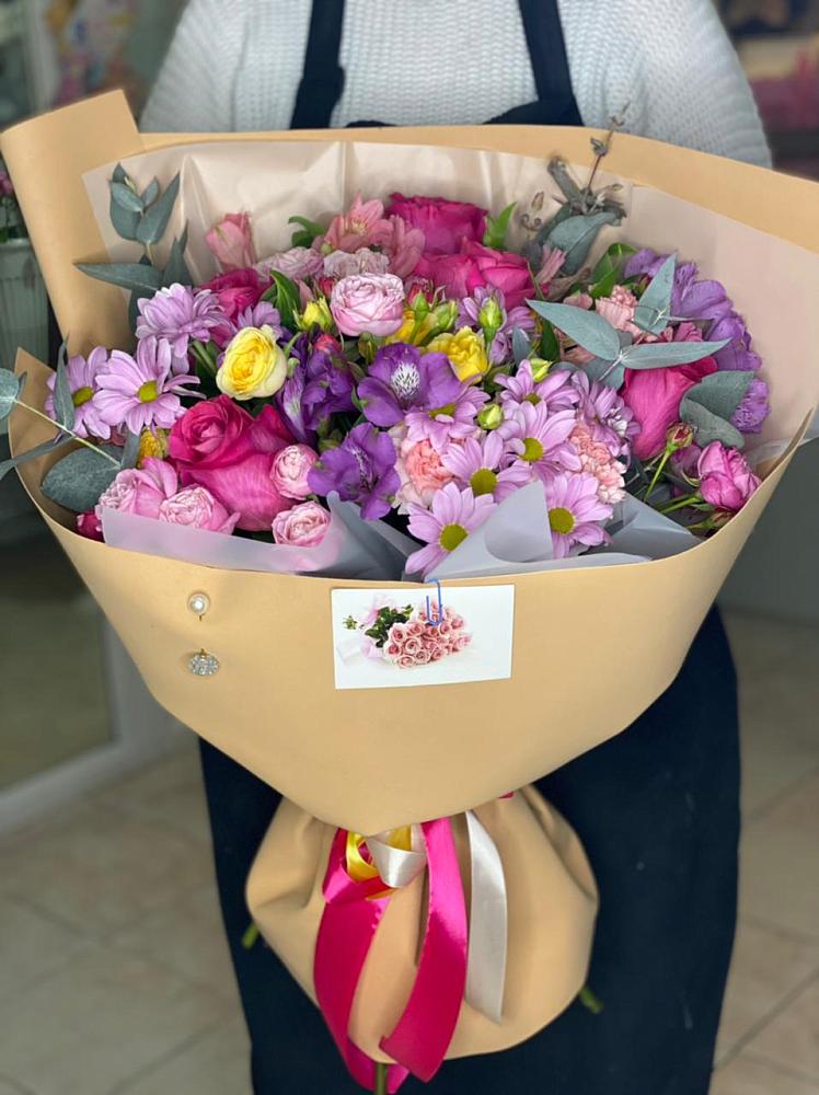 Букет цветов из: Хризантемы, Гвоздики и Альстромерии в Усинске