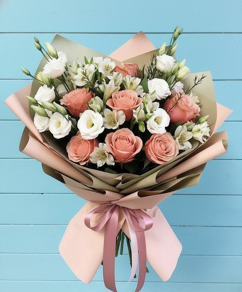 Букет цветов из: Розы, Альстромерии и Лизиантусы в Усинске