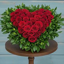 Цветочная композиция из Розы в виде сердца в Усинске