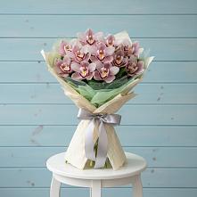 Букет цветов из:  Орхидеи и Розы в Усинске