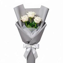 Букет 3 белые розы в Усинске