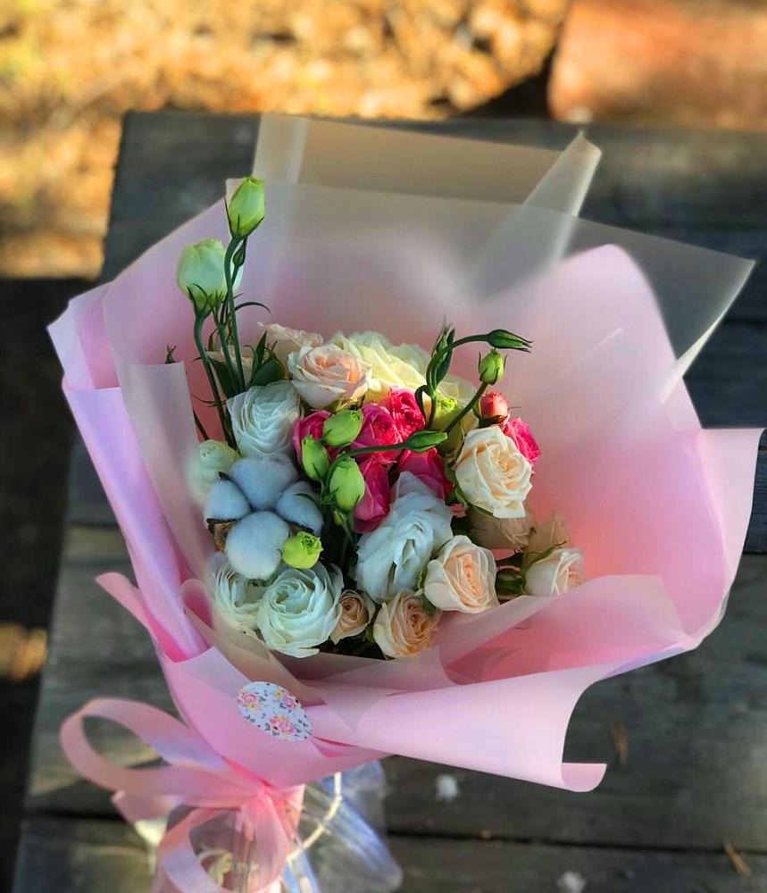 Букет цветов из: Розы и Лизиантусы в Усинске