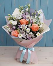 Букет цветов из:  Лизиантусы, Розы, Альстромерии и Гипсофила в Усинске