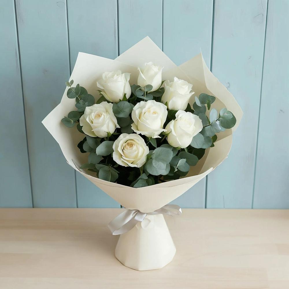 Букет Белые розы в Эвкалипте в Усинске