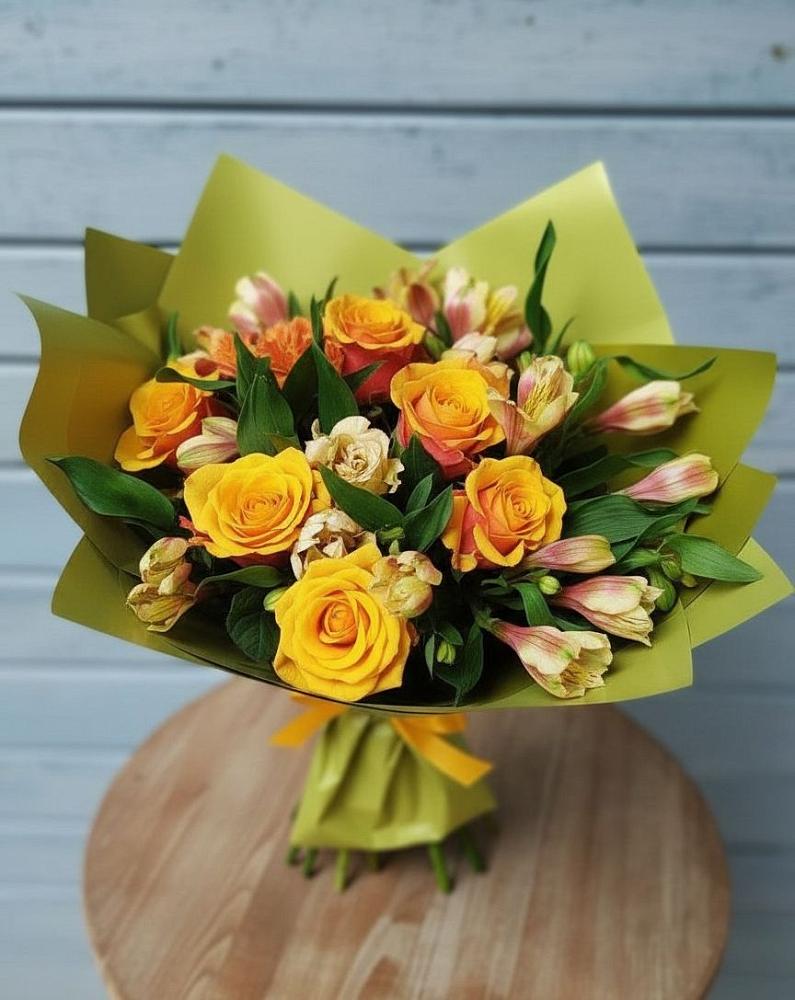 Букет цветов из: Альстромерии и Розы в Усинске