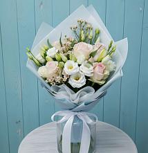 Букет цветов из:  Розы и Лизиантусы в Усинске