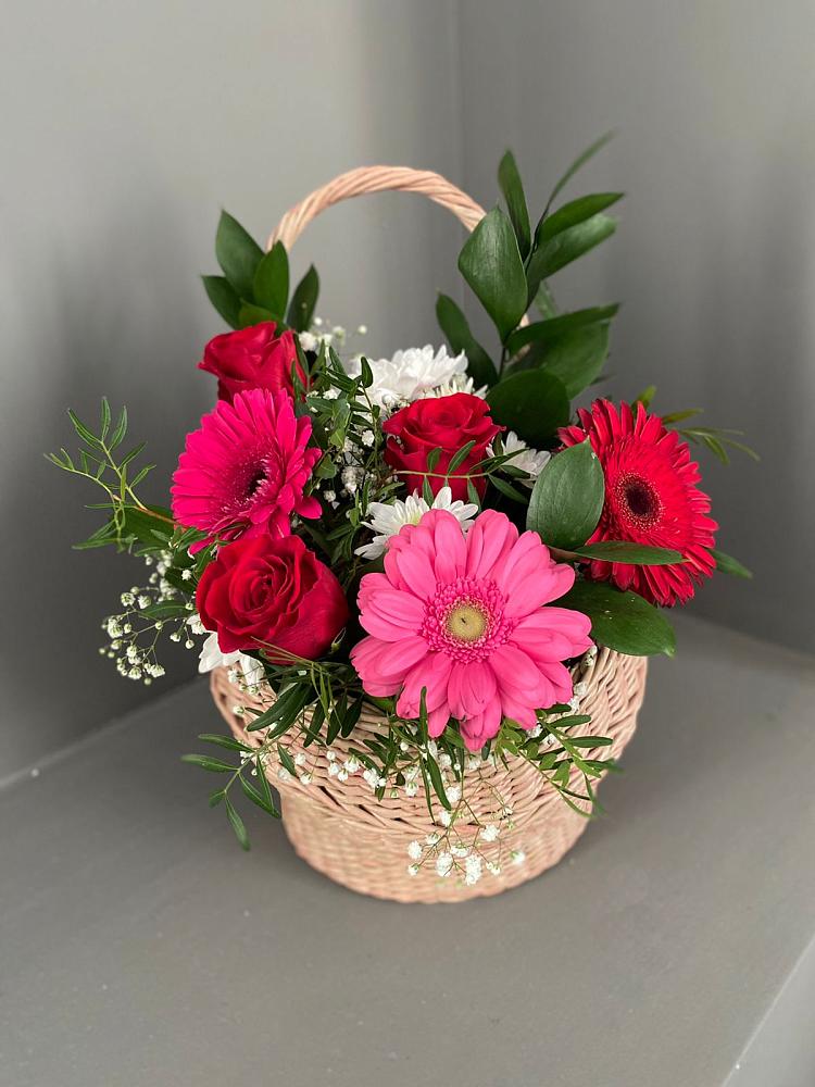 Цветочная композиция из Розы, Хризантемы и Герберы в корзине в Усинске