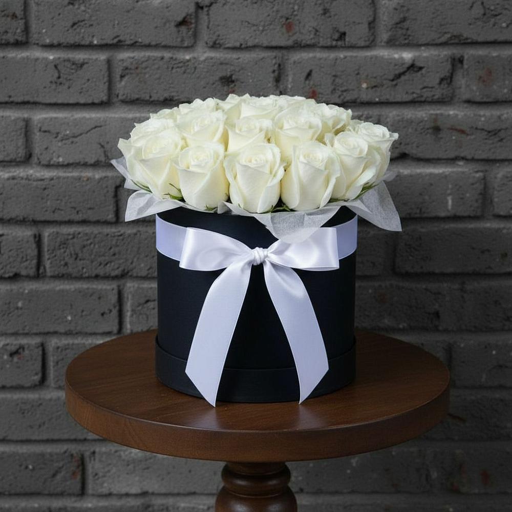 Цветочная композиция из Розы в шляпной коробке в Усинске