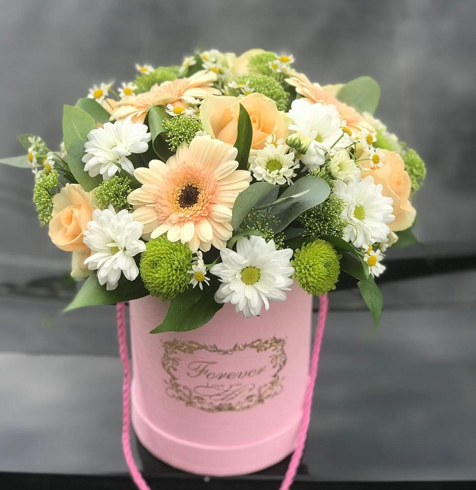 Цветочная композиция из Розы, Герберы и Хризантемы в шляпной коробке в Усинске