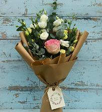 Букет цветов из:  Розы и Лизиантусы в Усинске
