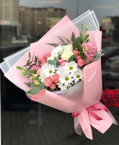Букет цветов из: Розы, Лизиантусы и Хризантемы в Усинске