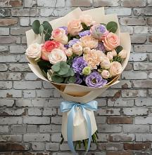 Букет цветов из:  Розы, Лизиантусы и Гвоздики в Усинске